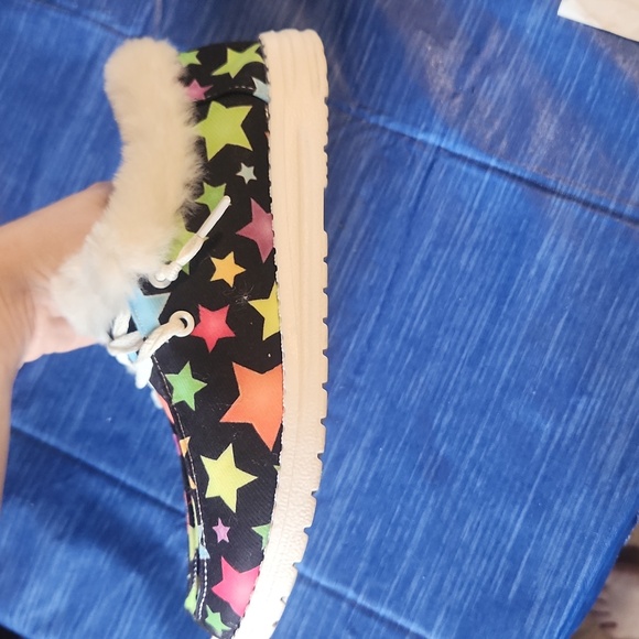 Brand new lightweight slide on shoes - Picture 2 of 3